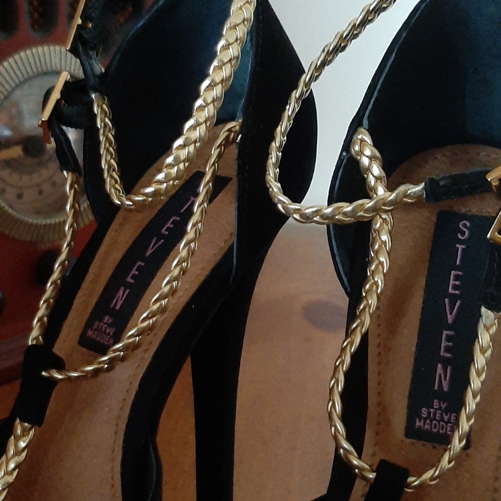Shoes - Picture 4 of 6